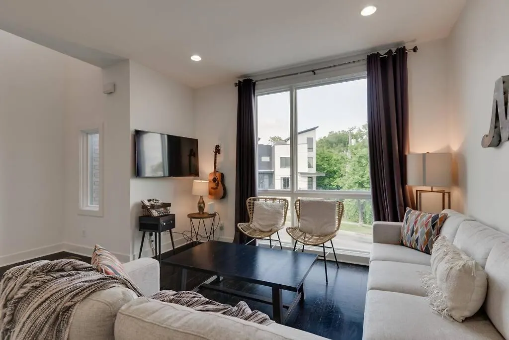 Epic Location- Steps From 12Th S, Sleep12 Villa Nashville