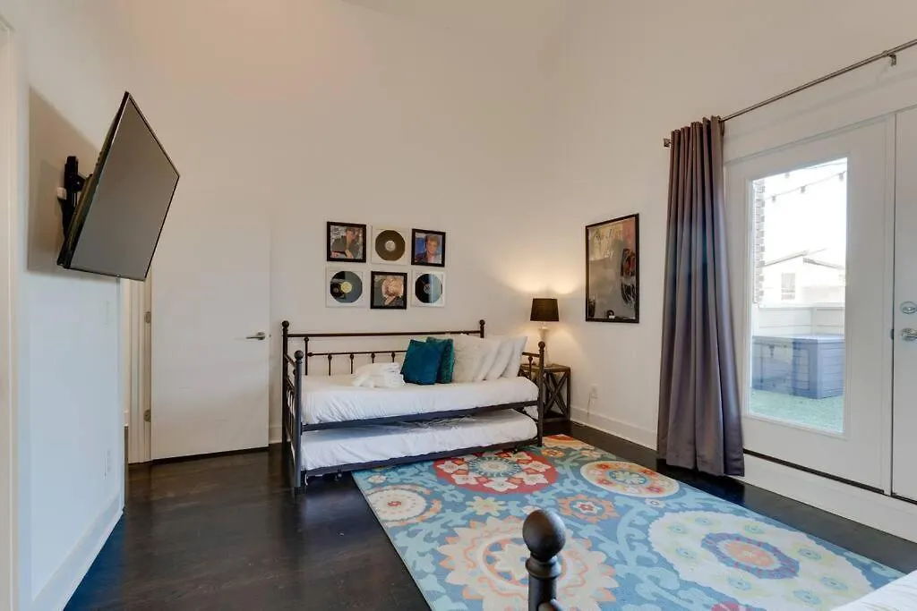 Epic Location- Steps From 12Th S, Sleep12 Villa Nashville 0*,  United States