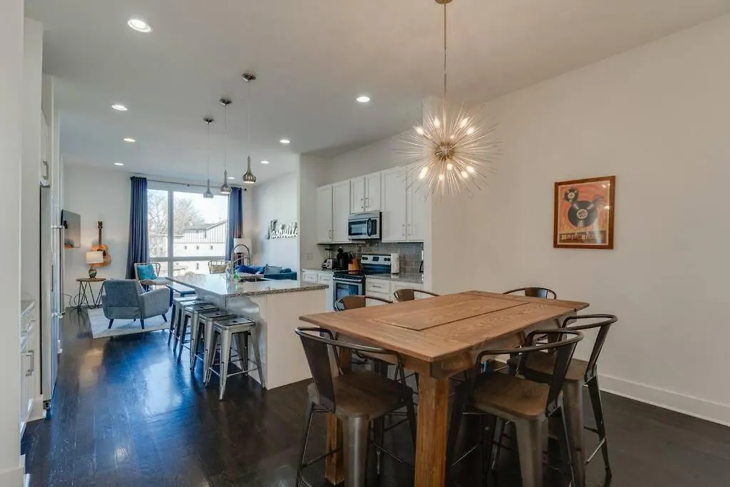 Epic Location- Steps From 12Th S, Sleep12 Villa Nashville