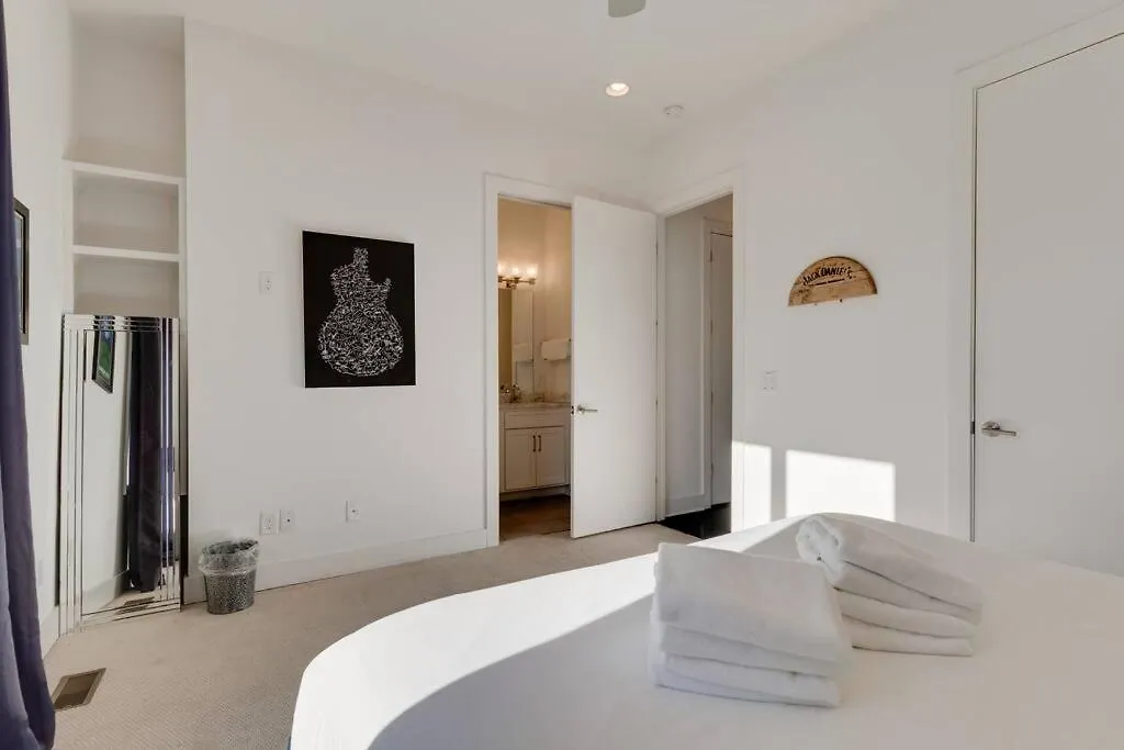 Epic Location- Steps From 12Th S, Sleep12 Villa Nashville Holiday home